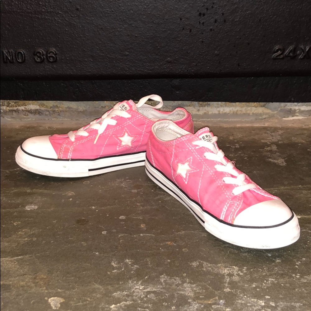 Converse pink shoes